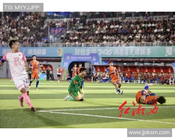 乌龙足球的奇妙瞬间揭秘：那些让人哭笑不得的意外进球故事