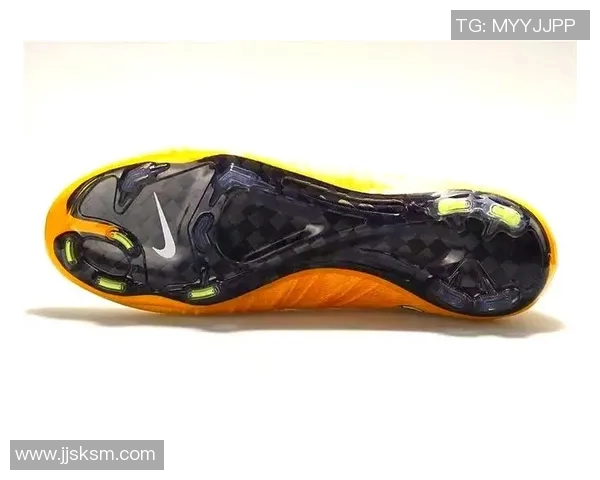 如何根据场地类型和个人需求选择合适的足球鞋技巧指南